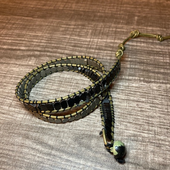 Black and Gold Wearable Tech Bracelet - Picture 2 of 10